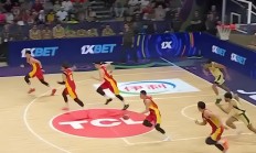 开云体育-包含鹈鹕险胜山东队，詹姆斯关键制胜的词条