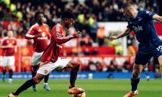 开云体育平台APP-曼联继续保持不败，英超战场表现抢眼