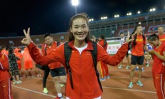 开云体育在线-国家队运动员在赛场上全力拼搏，赢得掌声