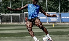 开云APP-国际足球赛场上球员展现顶尖水准