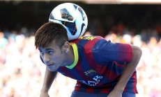 开云体育在线-楚阿梅尼防线爆破术，皇马逆转马赛的战术革命与意志胜利