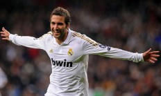 开云体育官网-奥亚尔萨瓦尔之夜，他用双脚为英超王冠刻下唯一的名字