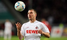 开云足球直播-跨界传奇，当阿圭罗在NBA季后赛接管比赛，智利足球的胜利哲学如何穿透边界？