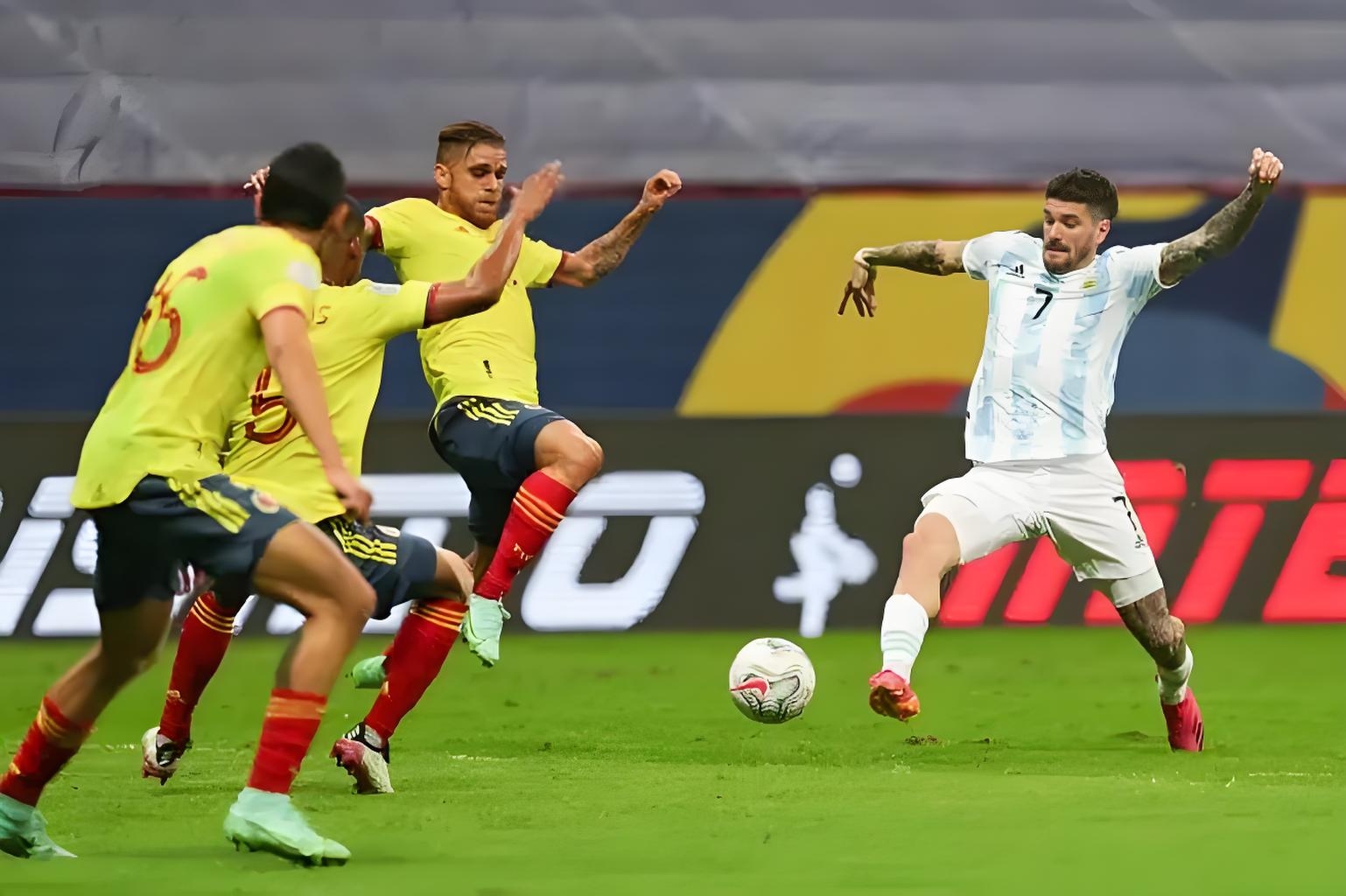 阿根廷球员梅开二度，帮助球队夺胜