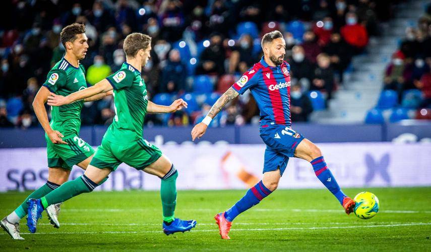 苏尔亚主场战胜莱万特,豪取三分 苏尔亚主场战胜莱万特,豪取三分