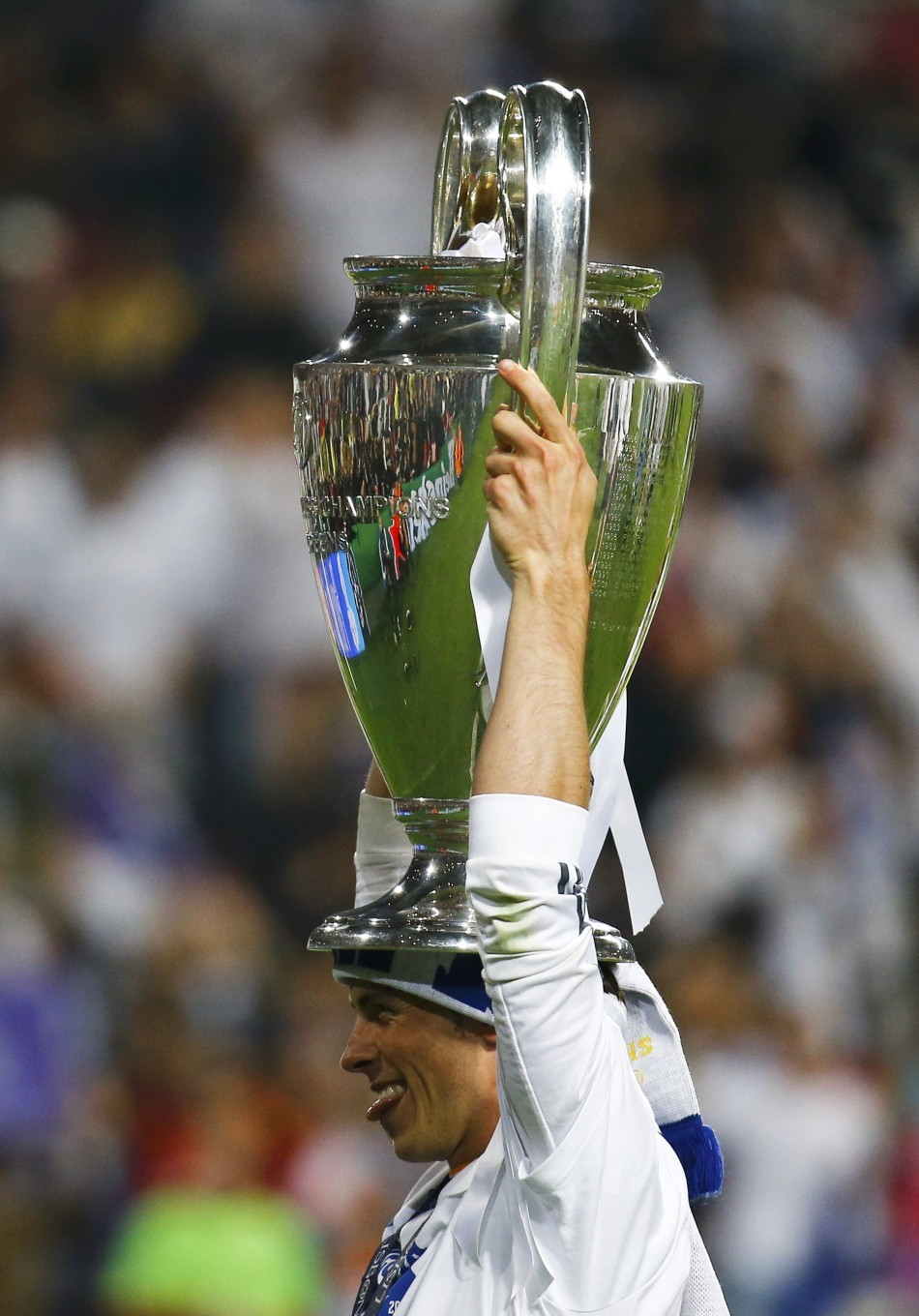 圣埃蒂安豪取胜利，志在夺冠的简单介绍