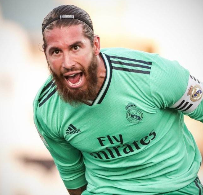 关于斯佩齐亚惨败，降级悬念蒙上阴影的信息