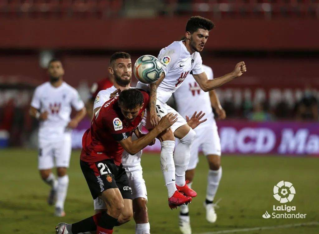 包含格拉纳达客场惜败，皇家社会保持不败的词条