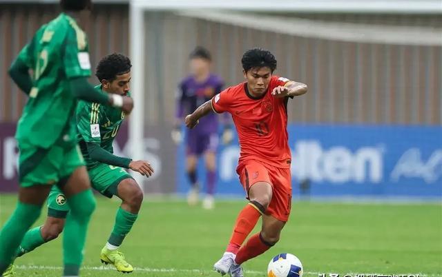 绿茵场上的较量充满激情和动力的简单介绍