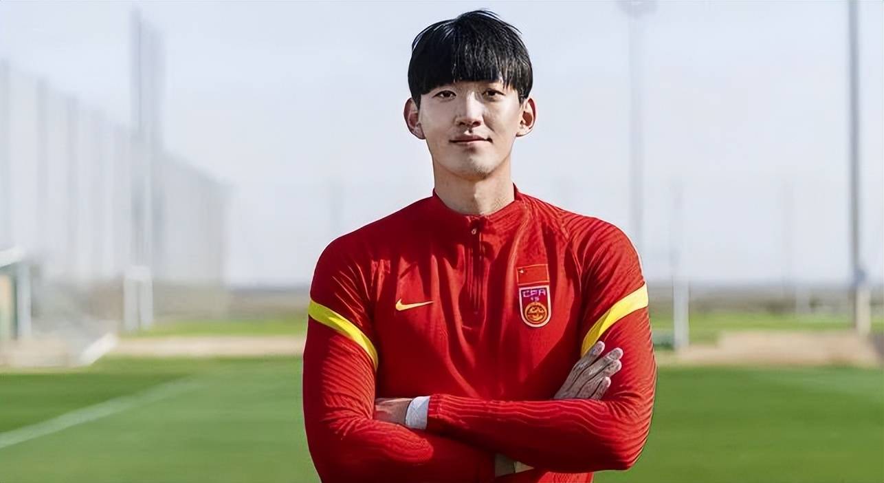 上港客场击败鲁能，保持领先优势