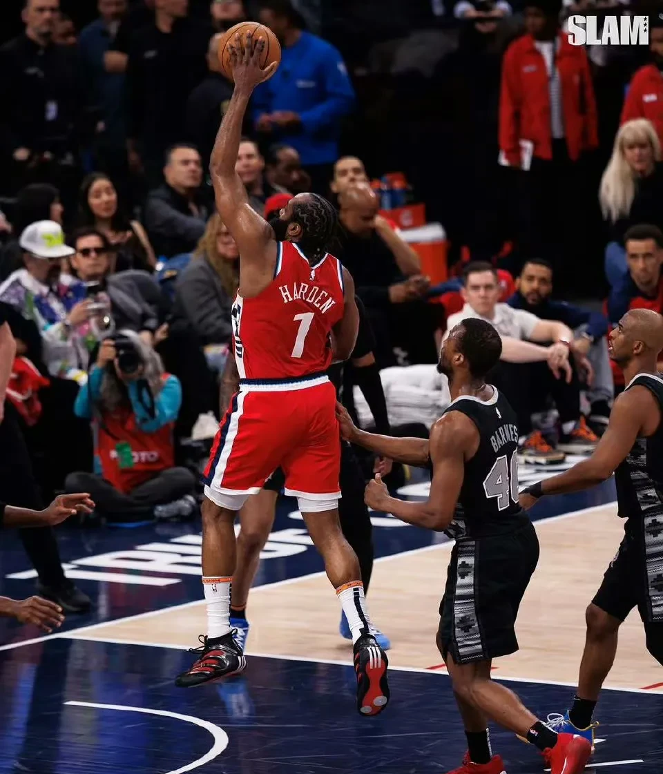 包含火箭客场大胜湖人，实力渐入佳境的词条