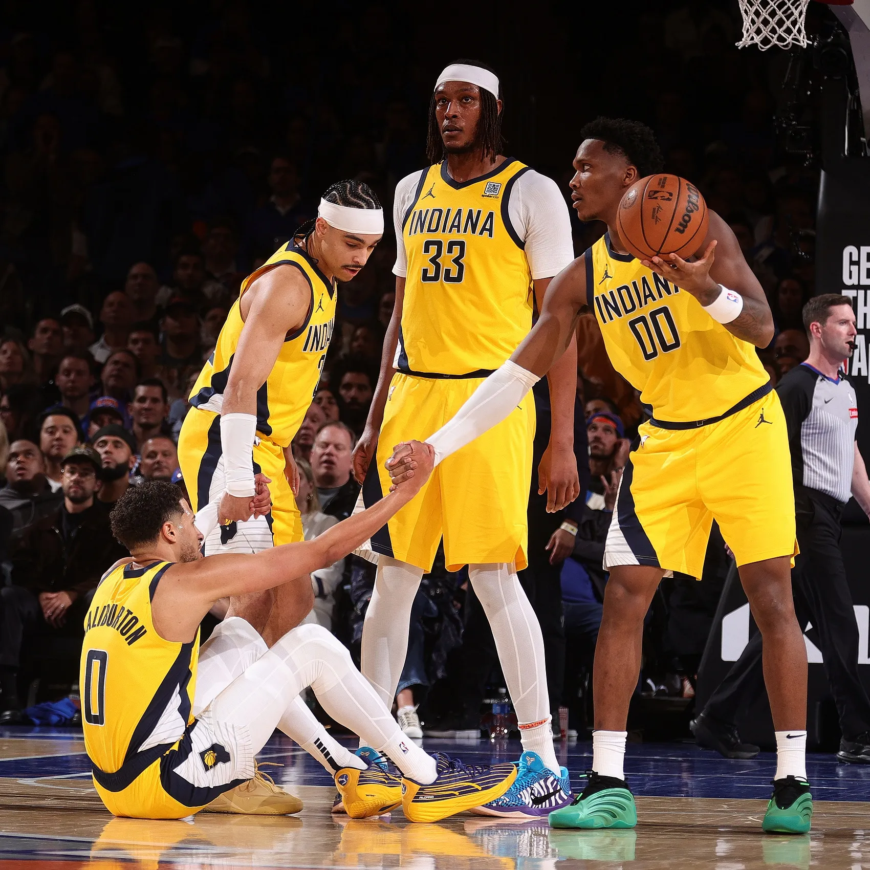 骑士险胜深圳队，塔图姆带队取胜