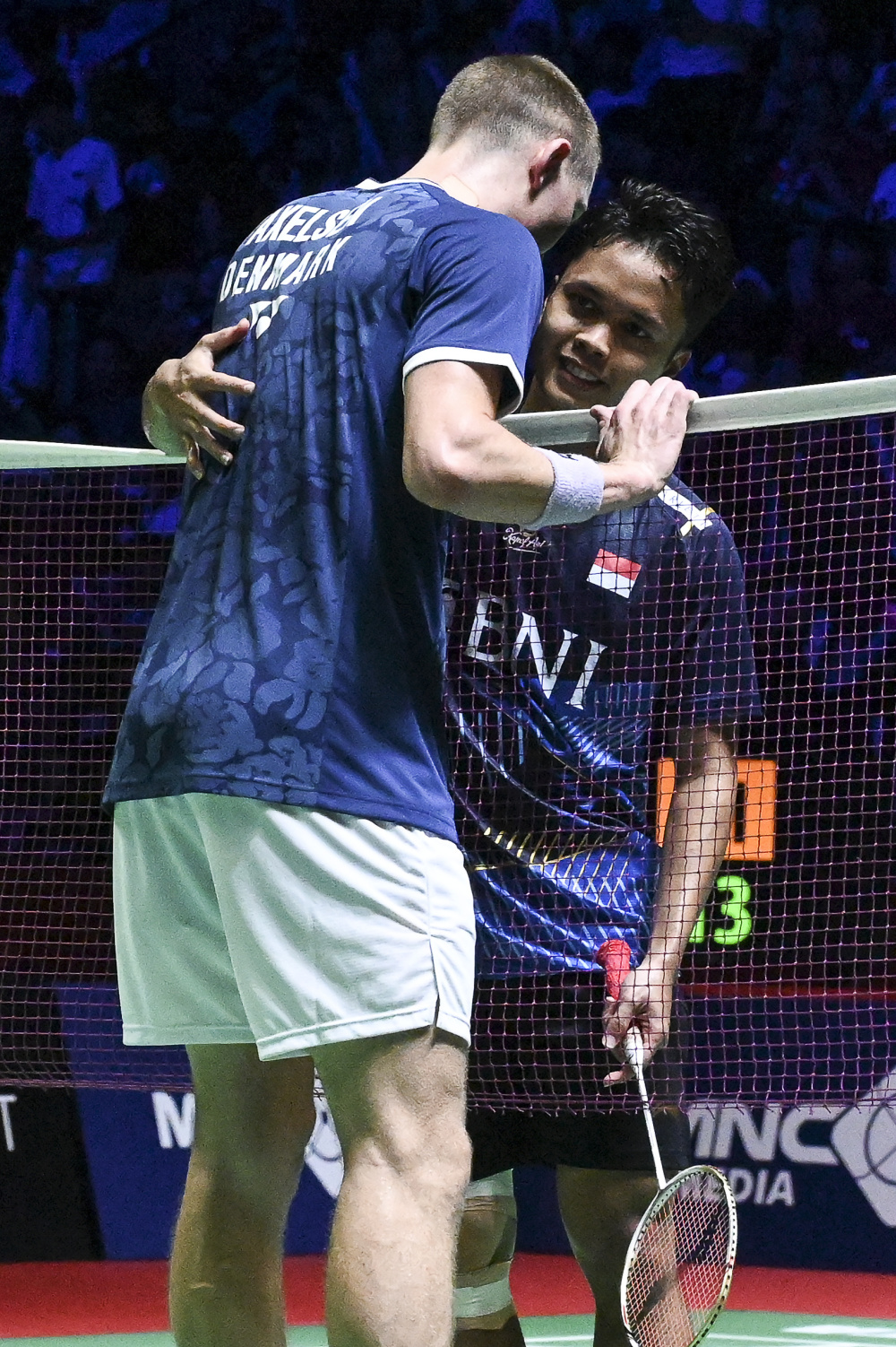 包含丹麦羽毛球队轻取印尼羽毛球队，安赛龙统治全场的词条