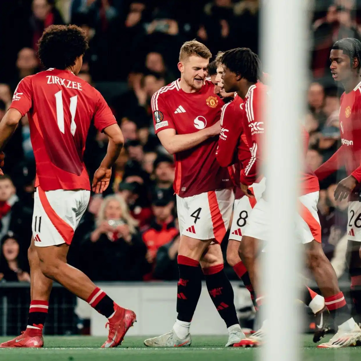 曼联轻松击败热刺，主场-取得胜利的简单介绍