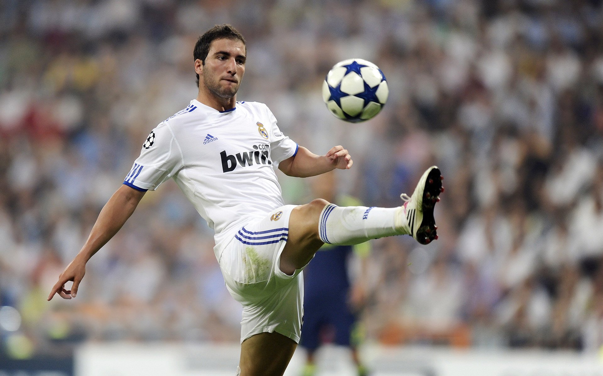 神迹之夜！库尔图瓦用双手筑起叹息之墙，将不可能挡在伯纳乌门外